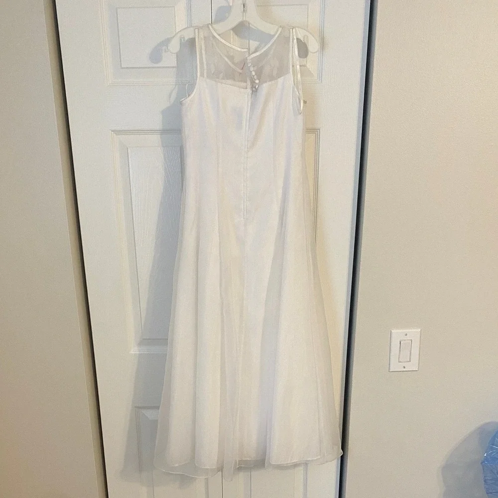 Davids Bridal White Floral Beaded Illusion Gown Girls 8 with Matching Headpiece - Picture 2 of 12